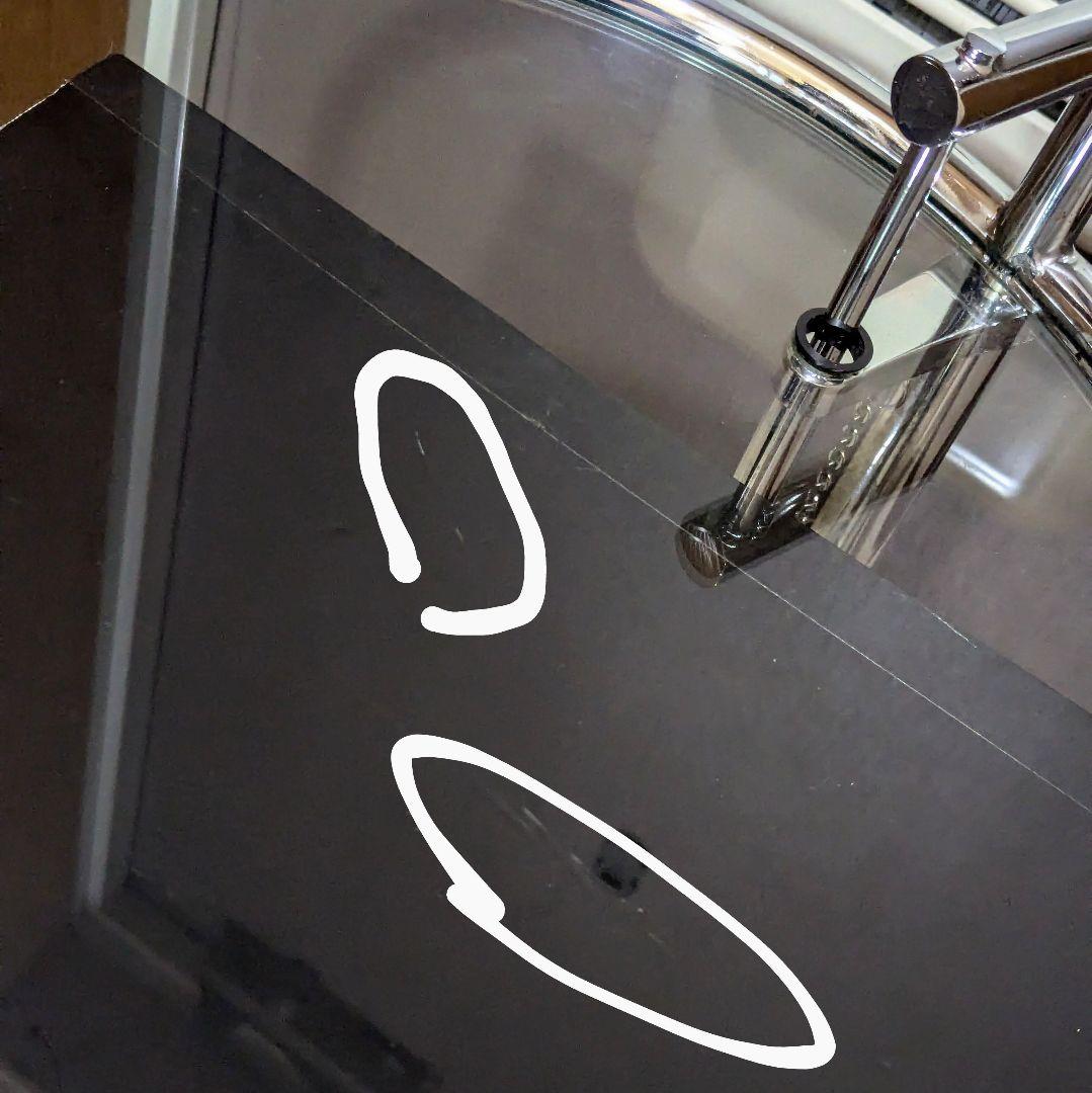 アイリーングレイ　サイドテーブル