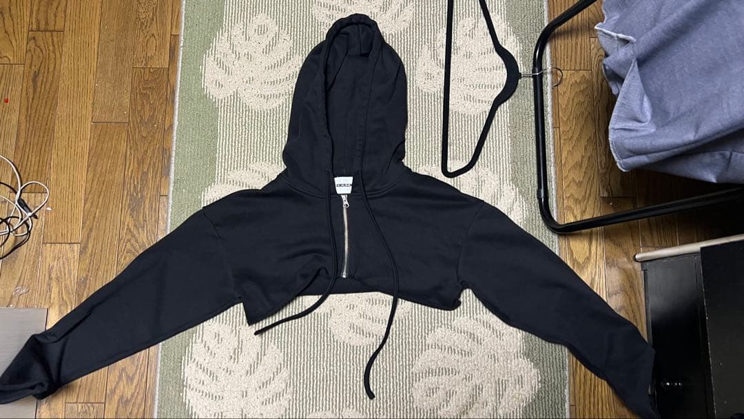 BEEDEN バックロゴ クロップド丈 ジップアップ パーカー