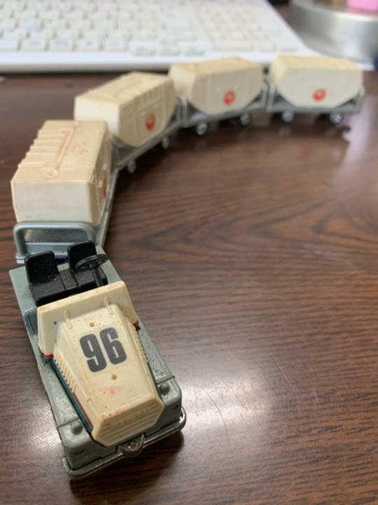 tomica JALコンテナけん引　　箱無し