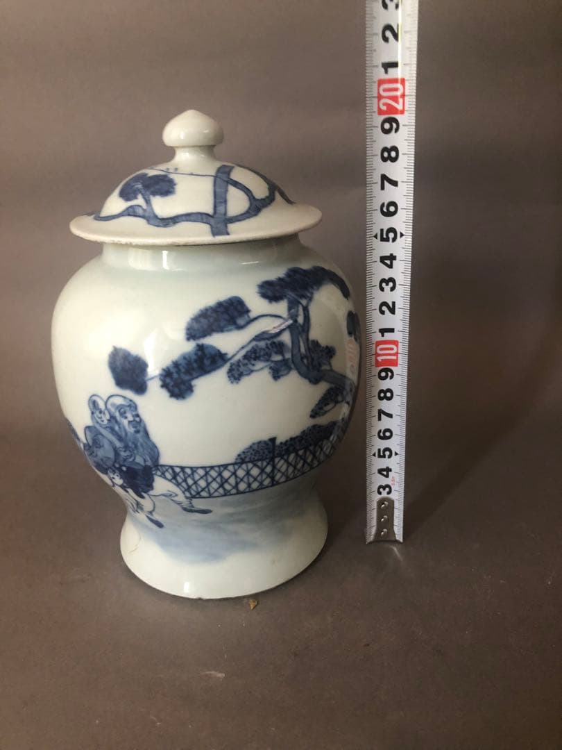 中国骨董　古美術　青花人物紋　蓋付壷