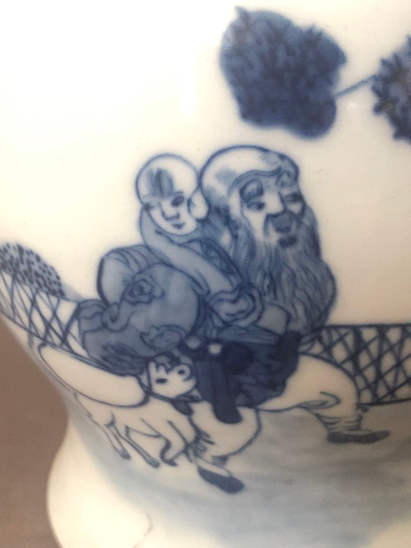 中国骨董　古美術　青花人物紋　蓋付壷