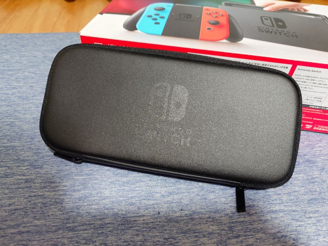 任天堂Switch本体、ケース付き