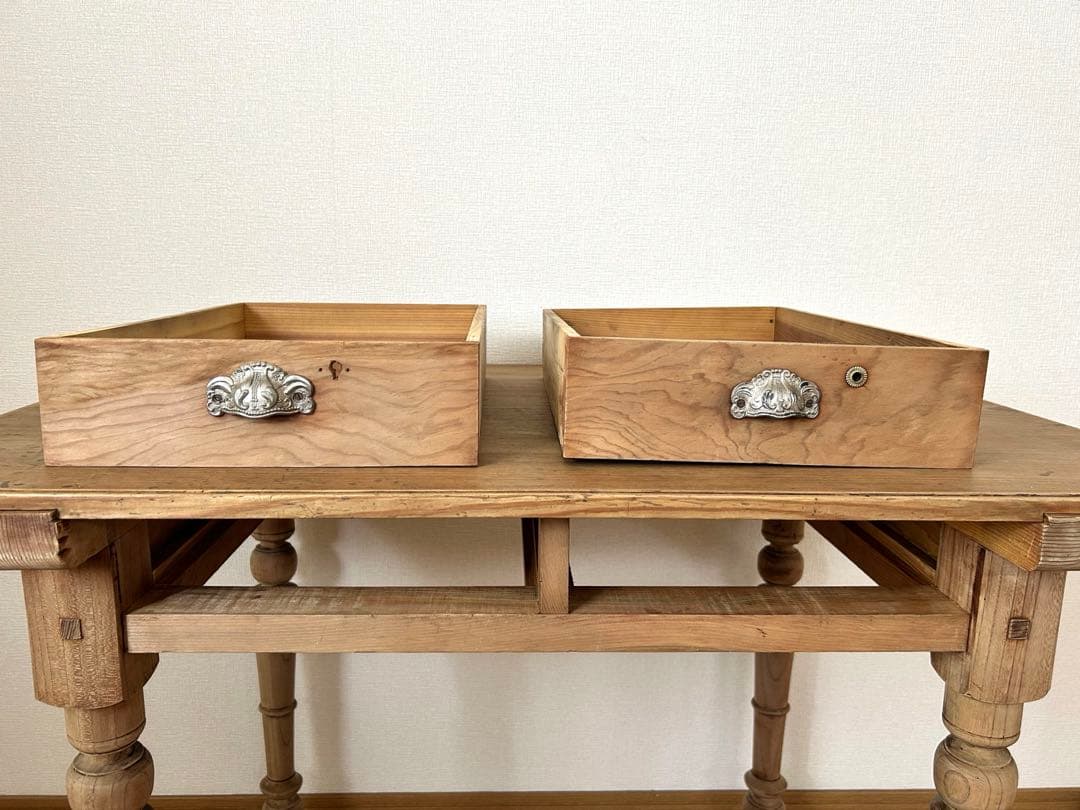 ろくろ脚　テーブル