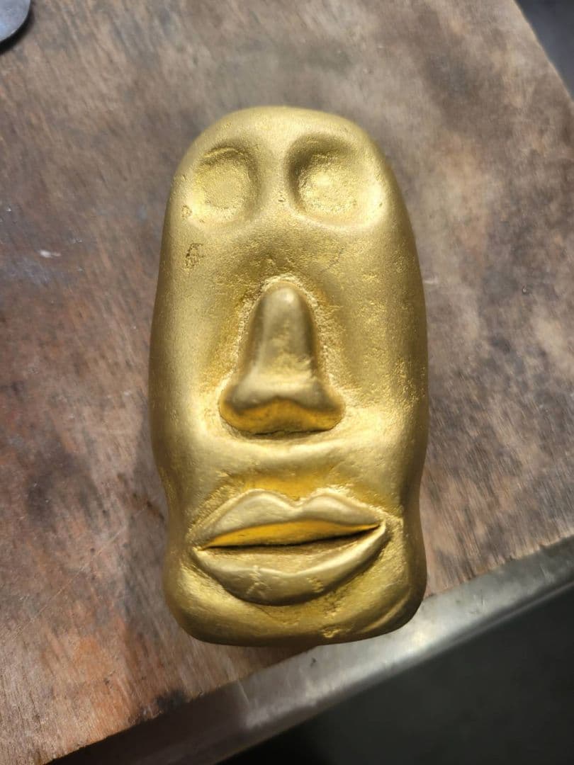 幸せの金モアイ