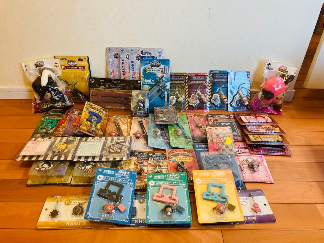 ワンピース　一番くじ　キーホルダー　皿　グラス　色紙　ポスターなど１５８個セット