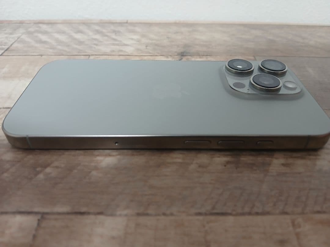 iPhone 16 Pro ジャンク品 / 部品取り・修理用*画面割れ・起動不可