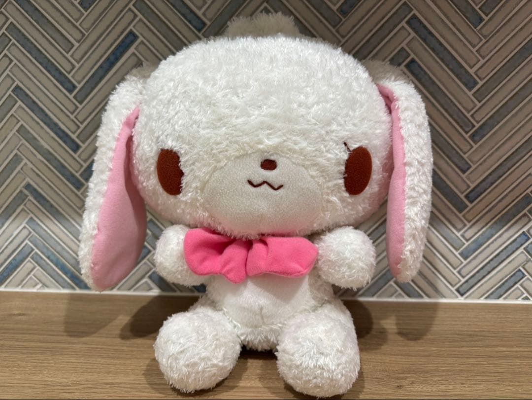 ウサギのぬいぐるみ ピンクリボン付き