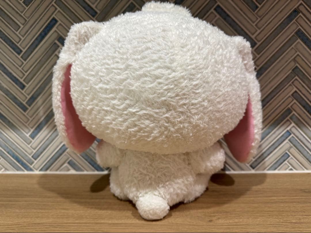 ウサギのぬいぐるみ ピンクリボン付き
