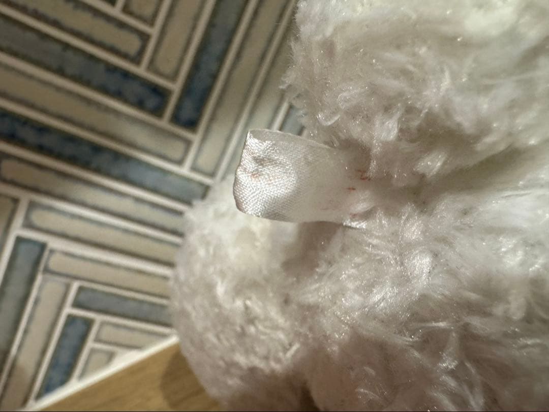 ウサギのぬいぐるみ ピンクリボン付き