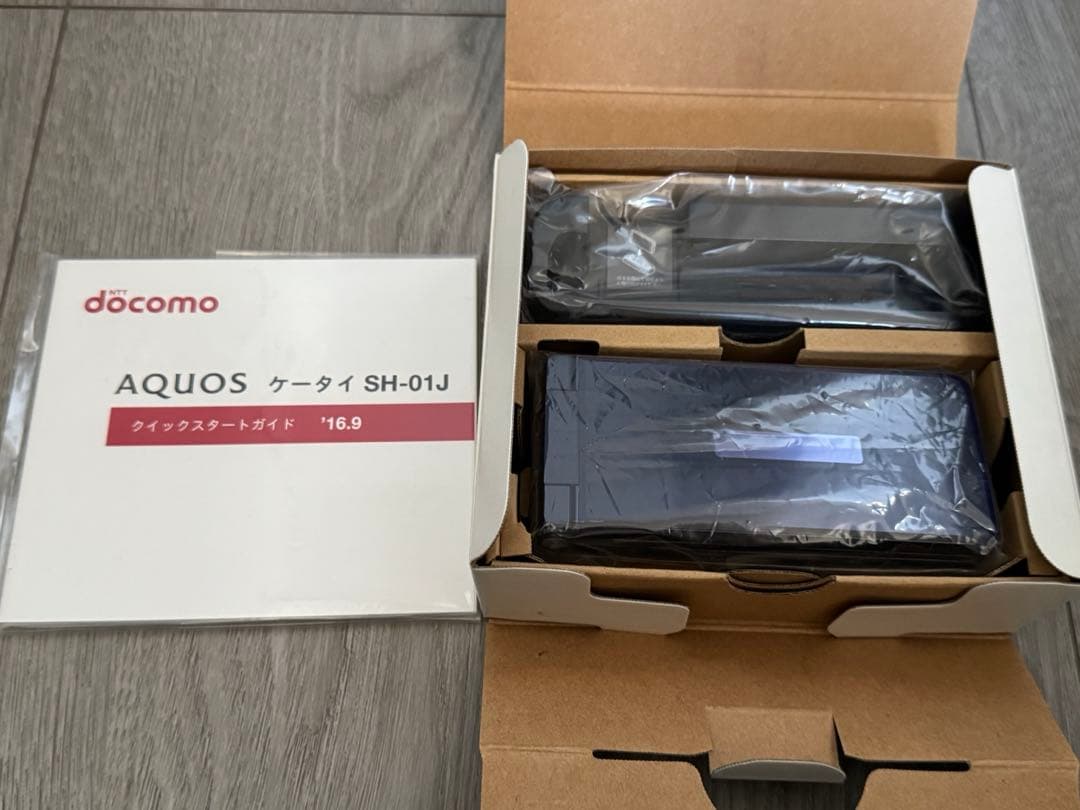 docomo AQUOS SH-01J 折りたたみ式 ブルーブラック