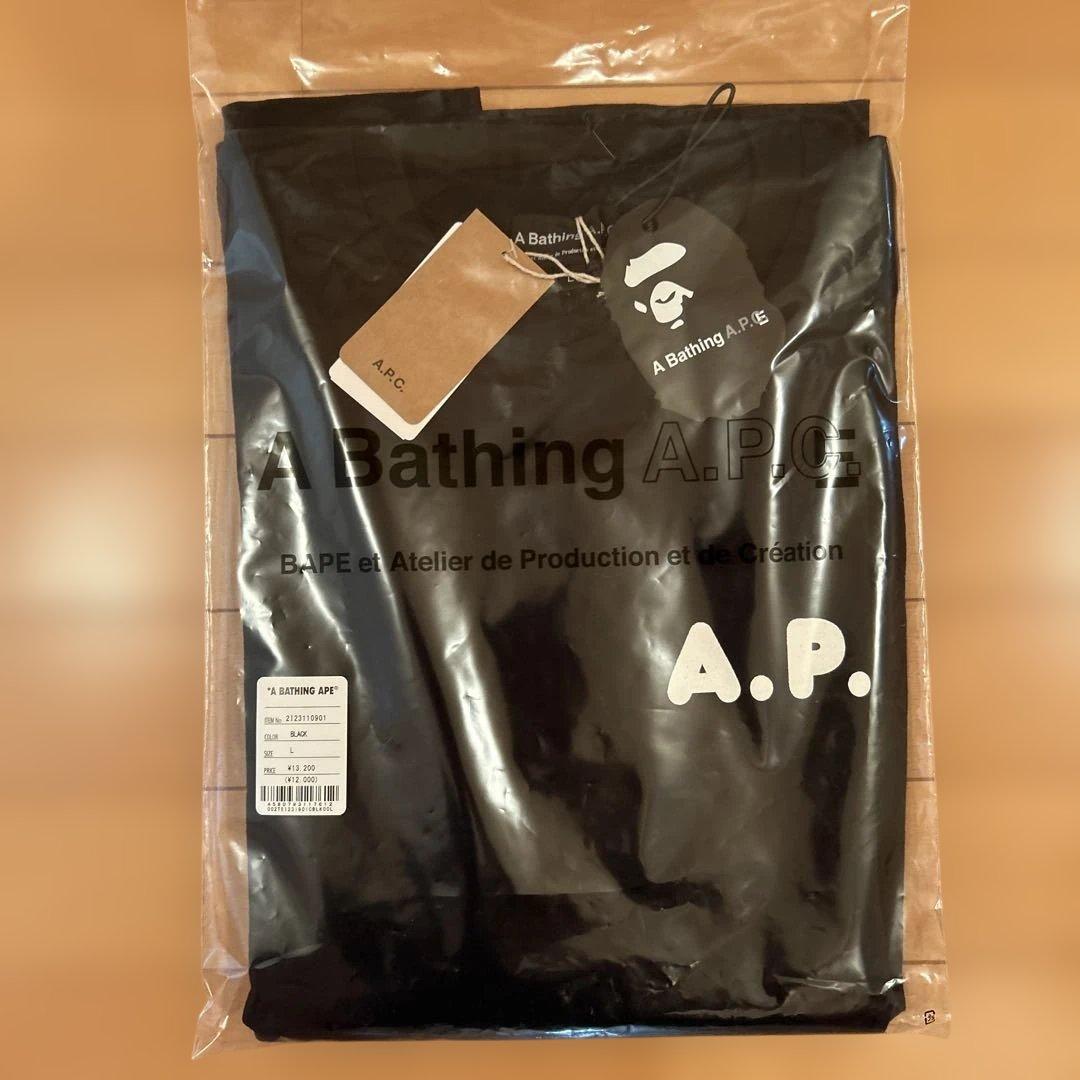 ま　A Bathing APE × A.P.C. ブラックTシャツ