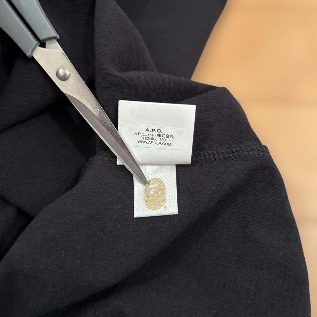 ま　A Bathing APE × A.P.C. ブラックTシャツ