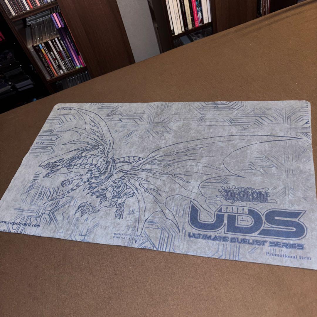 世界18枚 青眼の亜白龍 UDS 布プレイマット 遊戯王 海外 英語 米