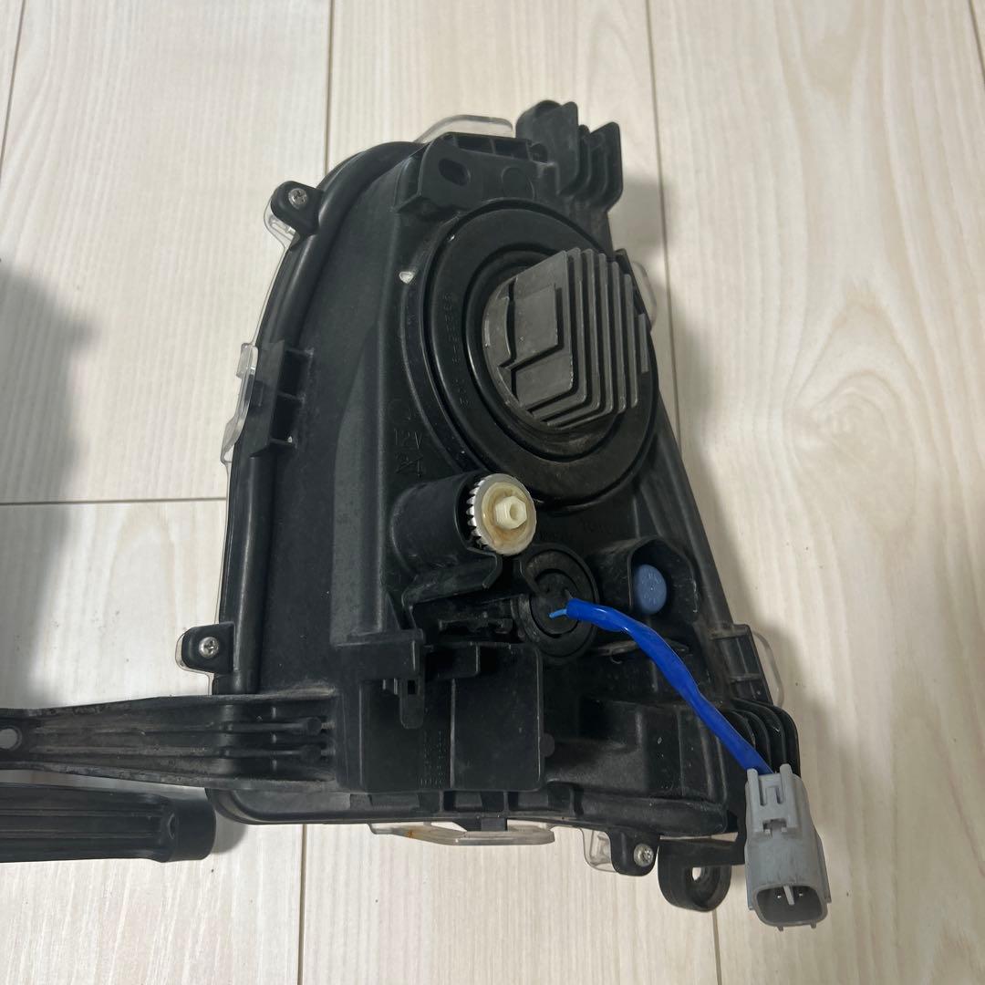 値下げ交渉あり　トヨタ　プリウス　50前期　フォグランプ　（純正）