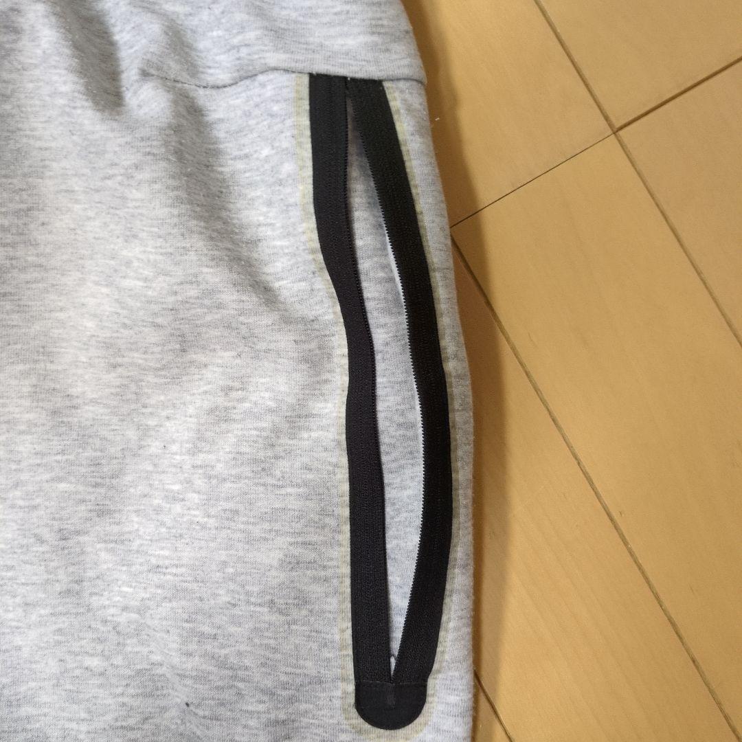 NIKEテックフリースグレー