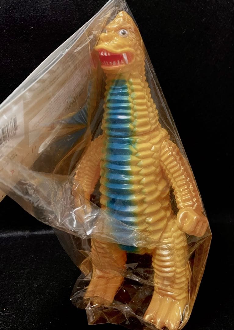 プレミアムバンダイ限定　ブルマァク　レッドキング　黄色成型　ウルトラマン　未開封