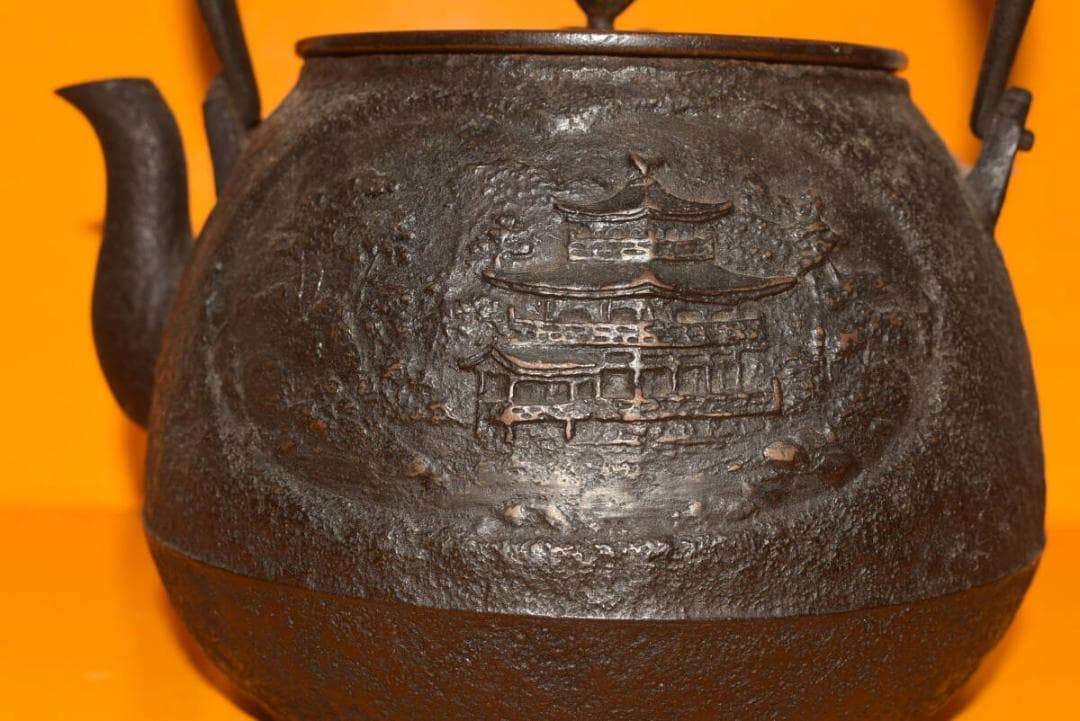 ◆金寿堂 山水楼閣紋 鉄瓶◆検）雨宮宗兵衛 雨宮宗 亀文堂 安之介 龍文堂 日本