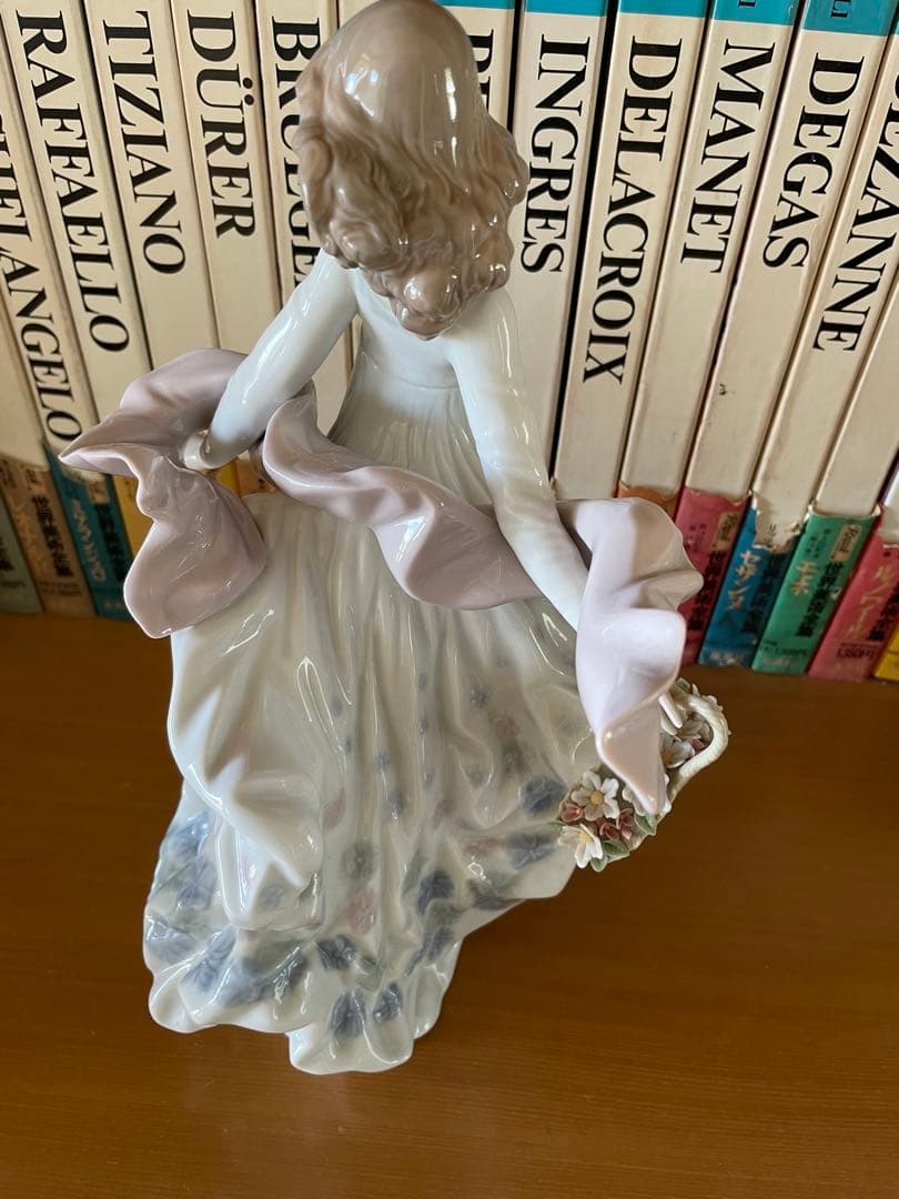 リヤドロ　陶器製 女性像 約30cm 春の輝　　輝く時る