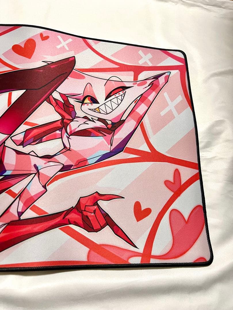 ハズビンホテル エンジェルダスト プレイマット バレンタイン 公式