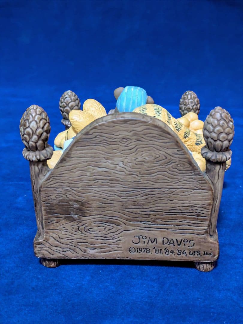 Garfield ベッドで寝るフィギュア