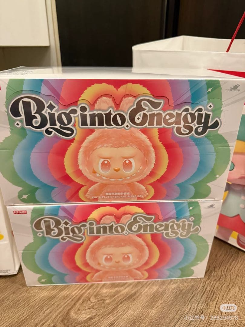 Big into Energy ぬいぐるみ