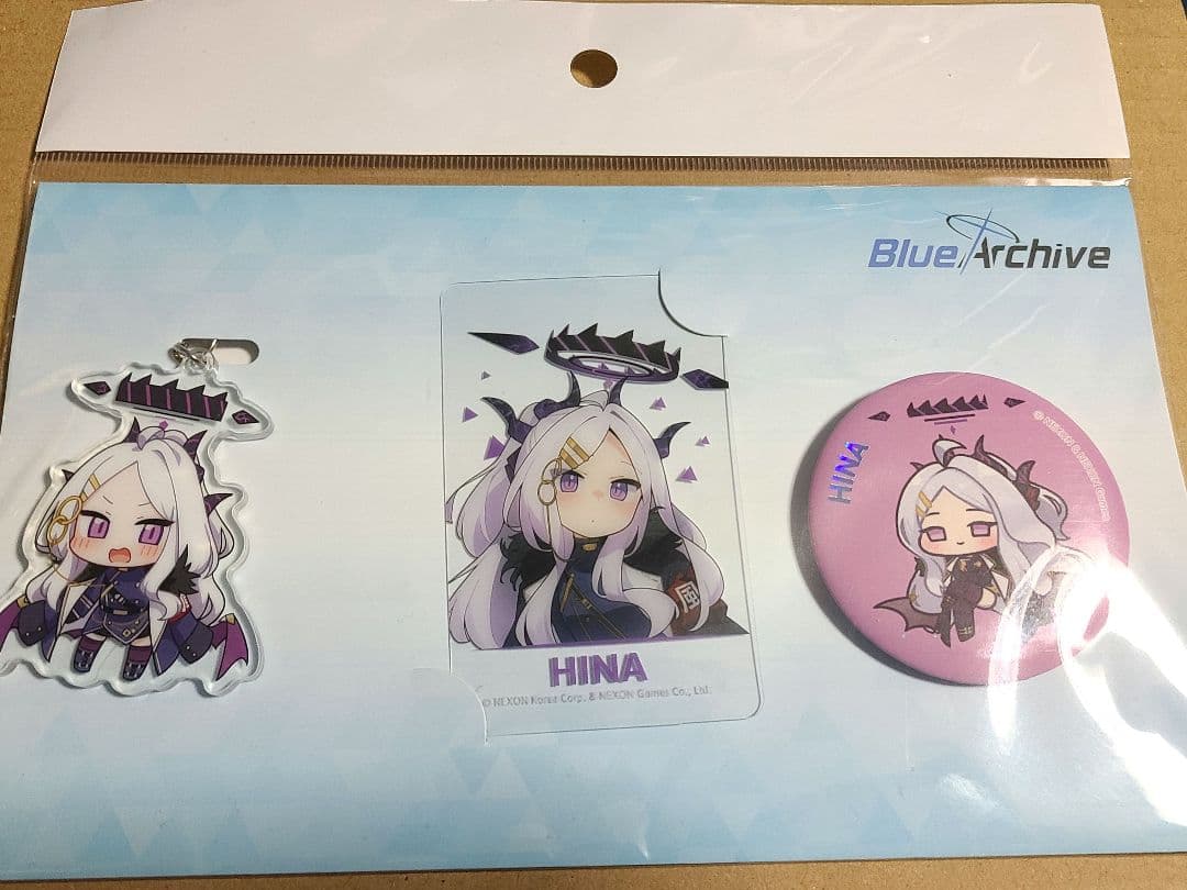 ブルーアーカイブ　ヒナ　アクリルキーホルダー　缶バッチ　アクリルカード