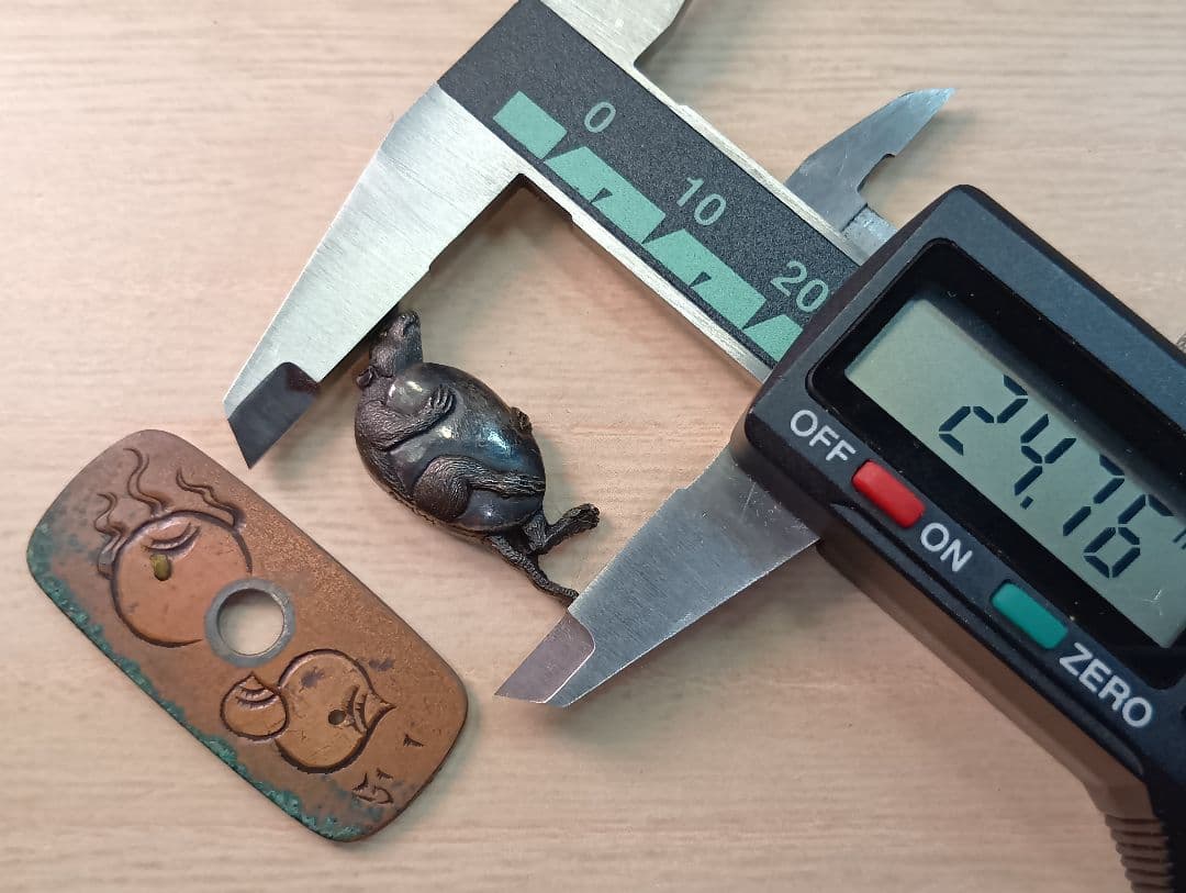 煙草入／超絶技巧前金具／在銘あり