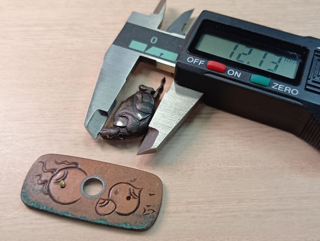 煙草入／超絶技巧前金具／在銘あり