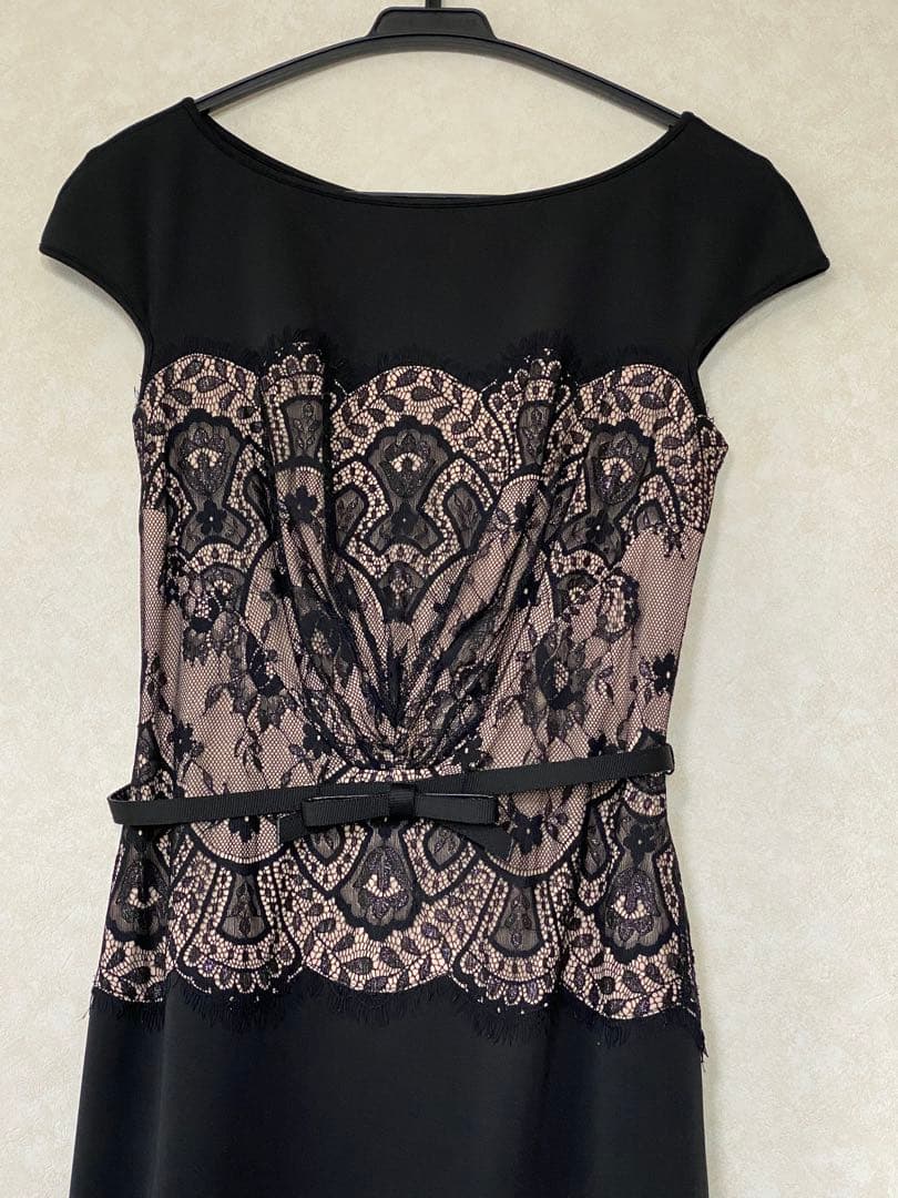 【TADASHI SHOJI】 レース装飾付きブラックタイトドレス