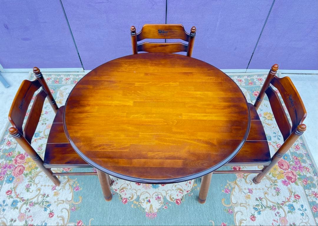 オールドカリモクコロニアルダイニングテーブルと椅子、馬車の彫刻入り