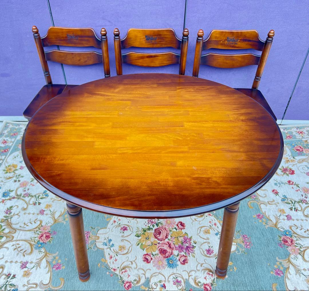 オールドカリモクコロニアルダイニングテーブルと椅子、馬車の彫刻入り