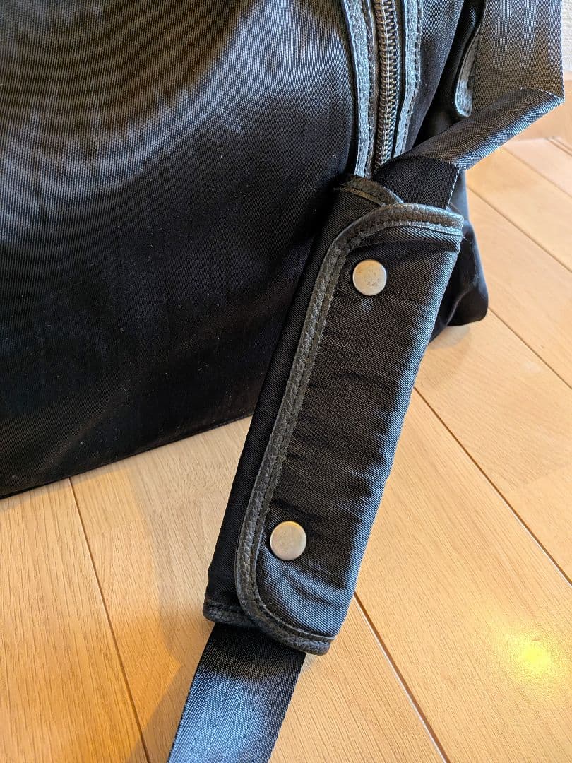 美品 DIESEL スタッズ付きボストンバッグ ブラック 旅行用 手提げ 黒