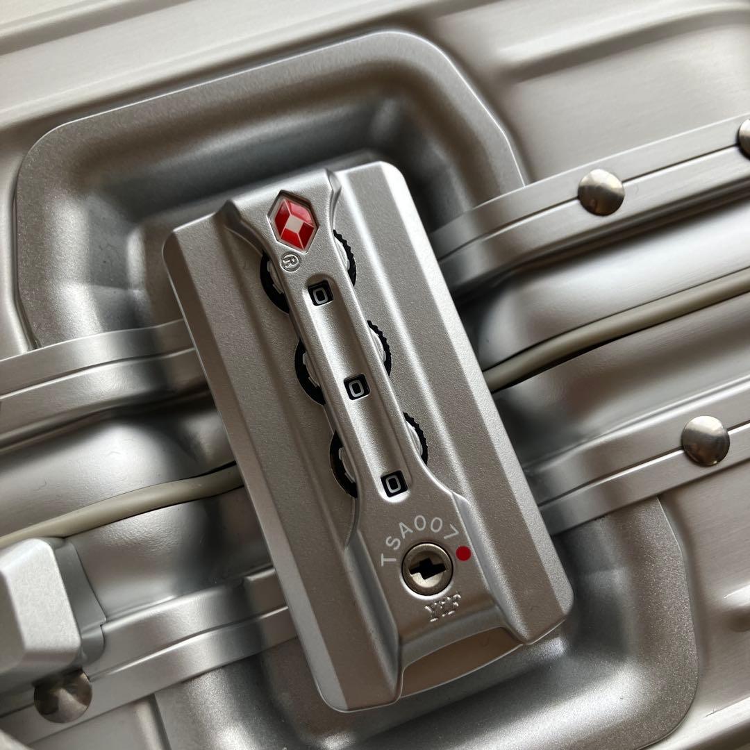 新品未使用メルセデスベンツ アルミスーツケース　非売品　キャリーケース 32L