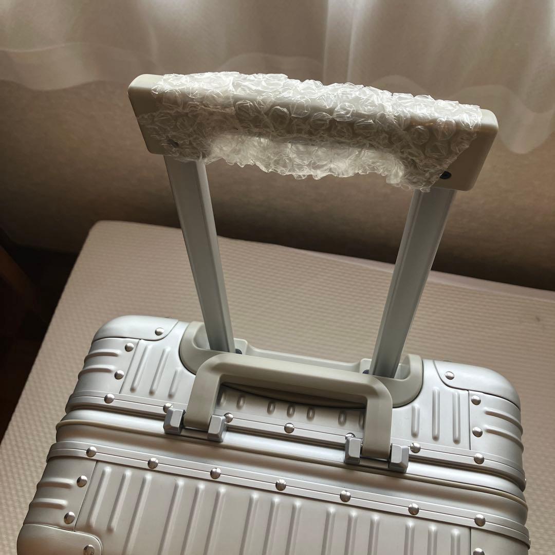 新品未使用メルセデスベンツ アルミスーツケース　非売品　キャリーケース 32L