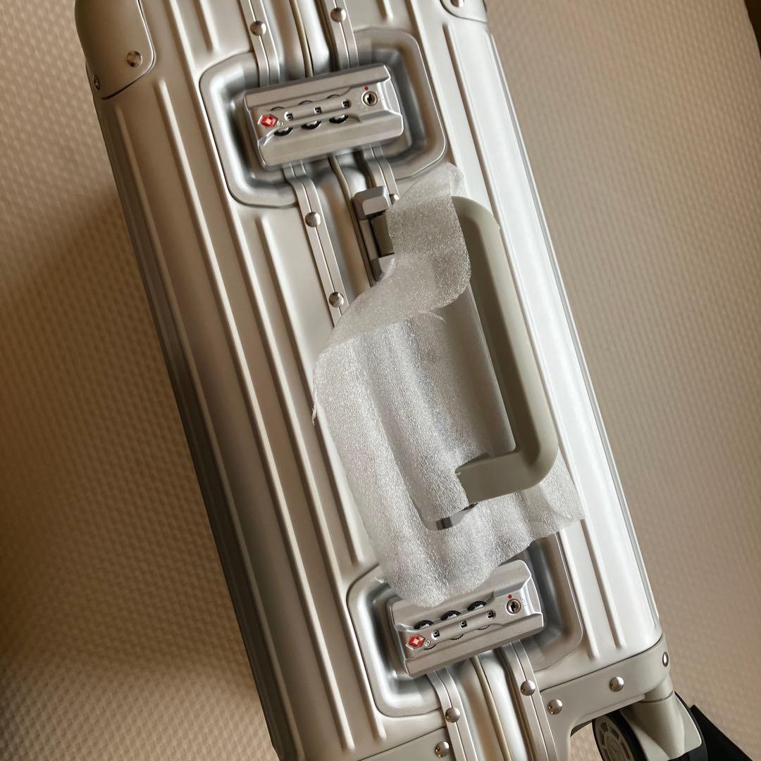 新品未使用メルセデスベンツ アルミスーツケース　非売品　キャリーケース 32L