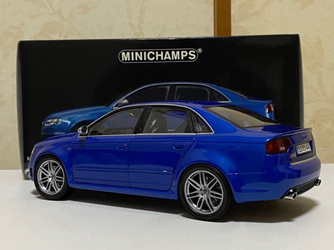Audi RS4 B7 2006 スプリントブルー 1/18