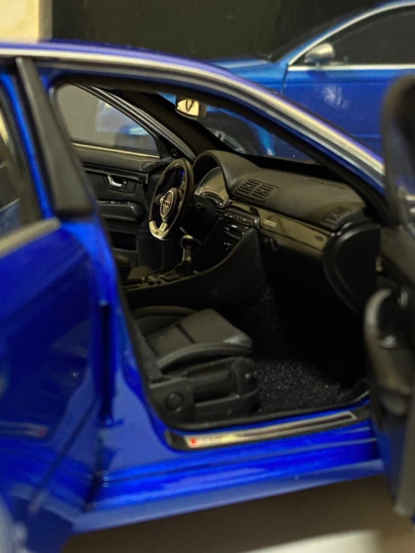 Audi RS4 B7 2006 スプリントブルー 1/18