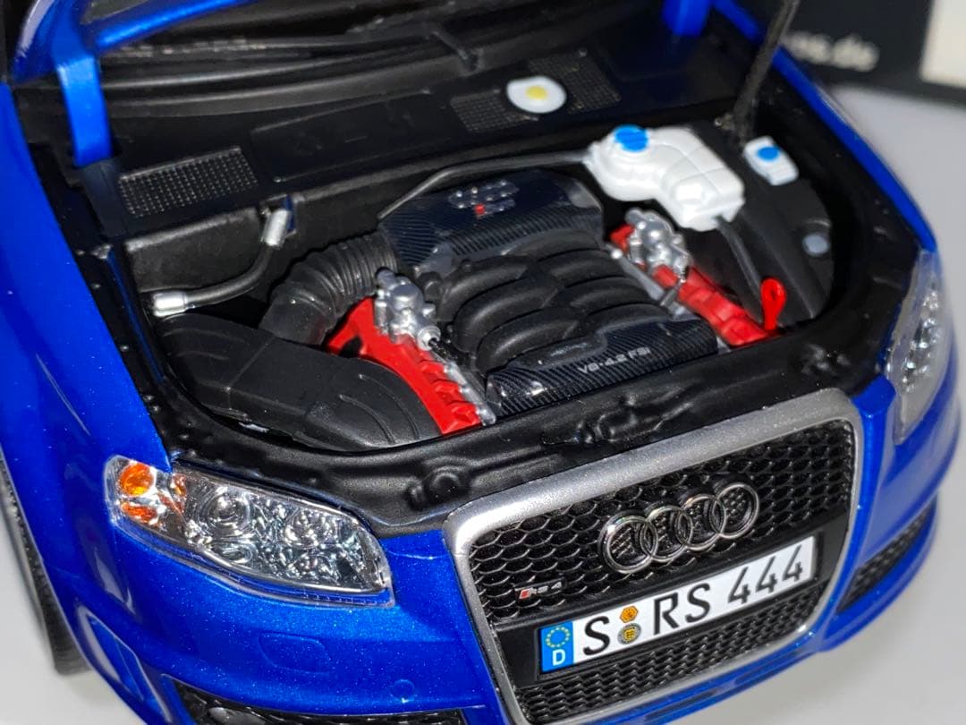 Audi RS4 B7 2006 スプリントブルー 1/18