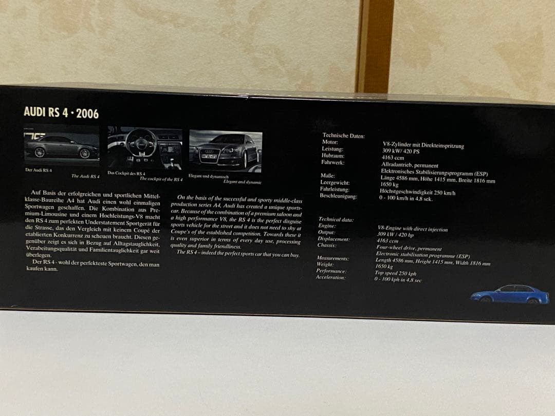 Audi RS4 B7 2006 スプリントブルー 1/18