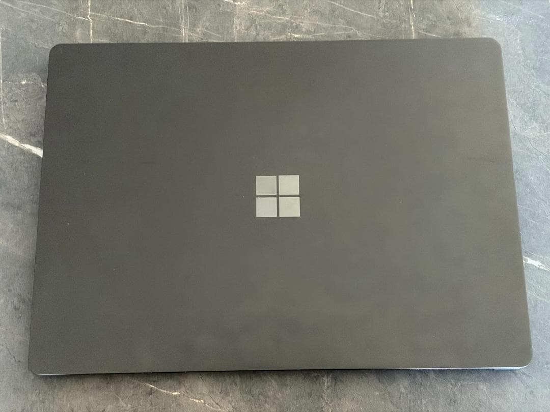 Surface Laptop 2 第2世代 8GB / SSD 256GB