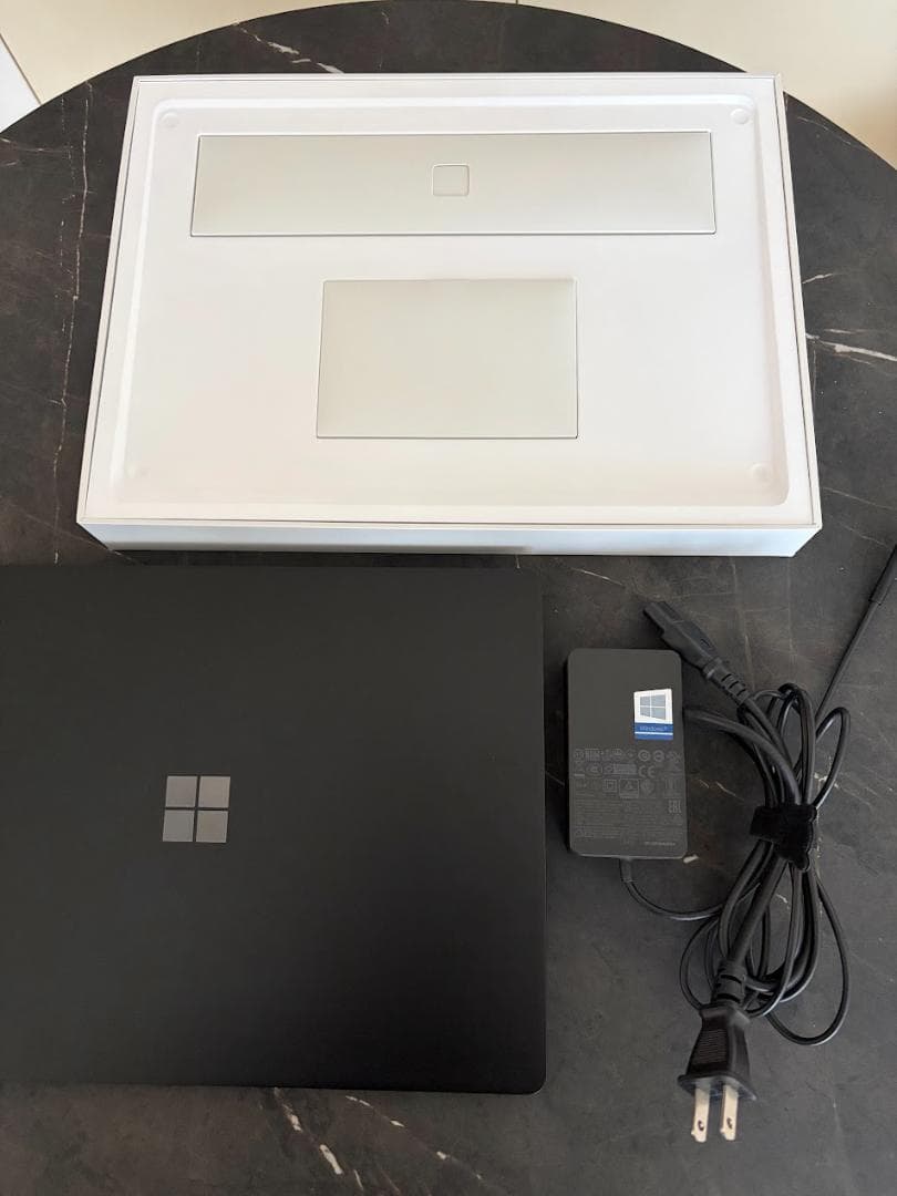 Surface Laptop 2 第2世代 8GB / SSD 256GB