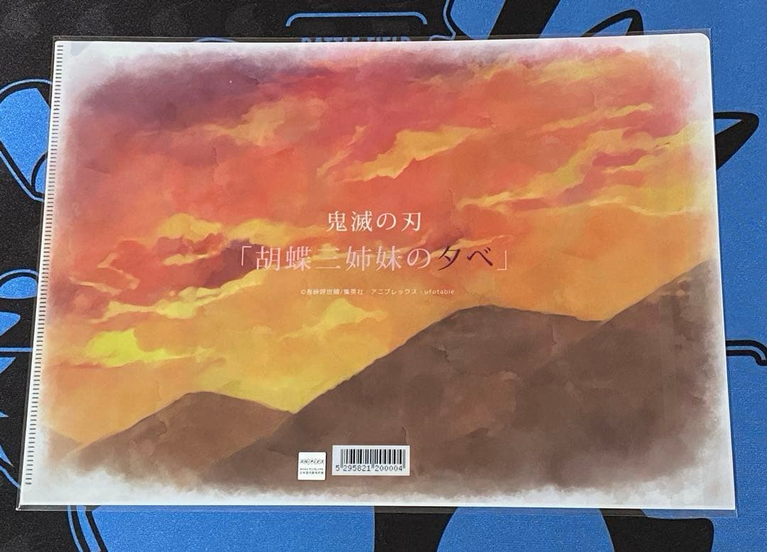 月末限定値下げ　鬼滅の刃　胡蝶三姉妹の夕べ アクスタ&缶バッジ&ファイル 3点