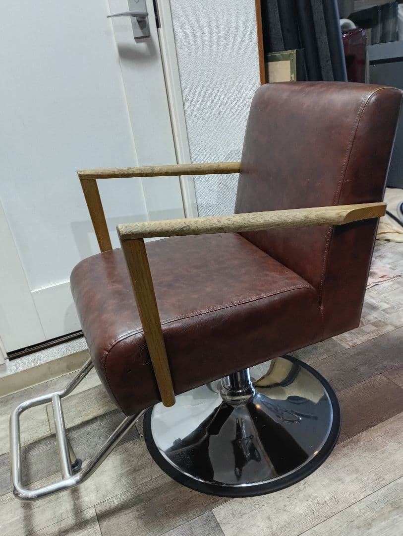 美容室　マテリスタイリングチェア