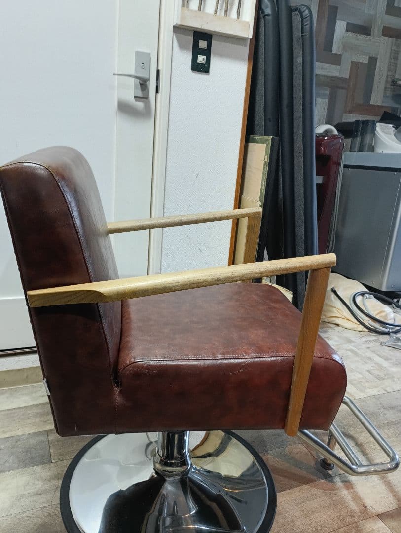美容室　マテリスタイリングチェア