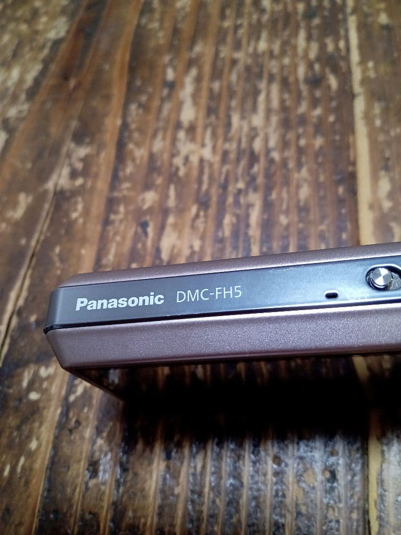 Panasonic DMC-FH5 ピンクデジタルカメラ、充電器、バッテリ―