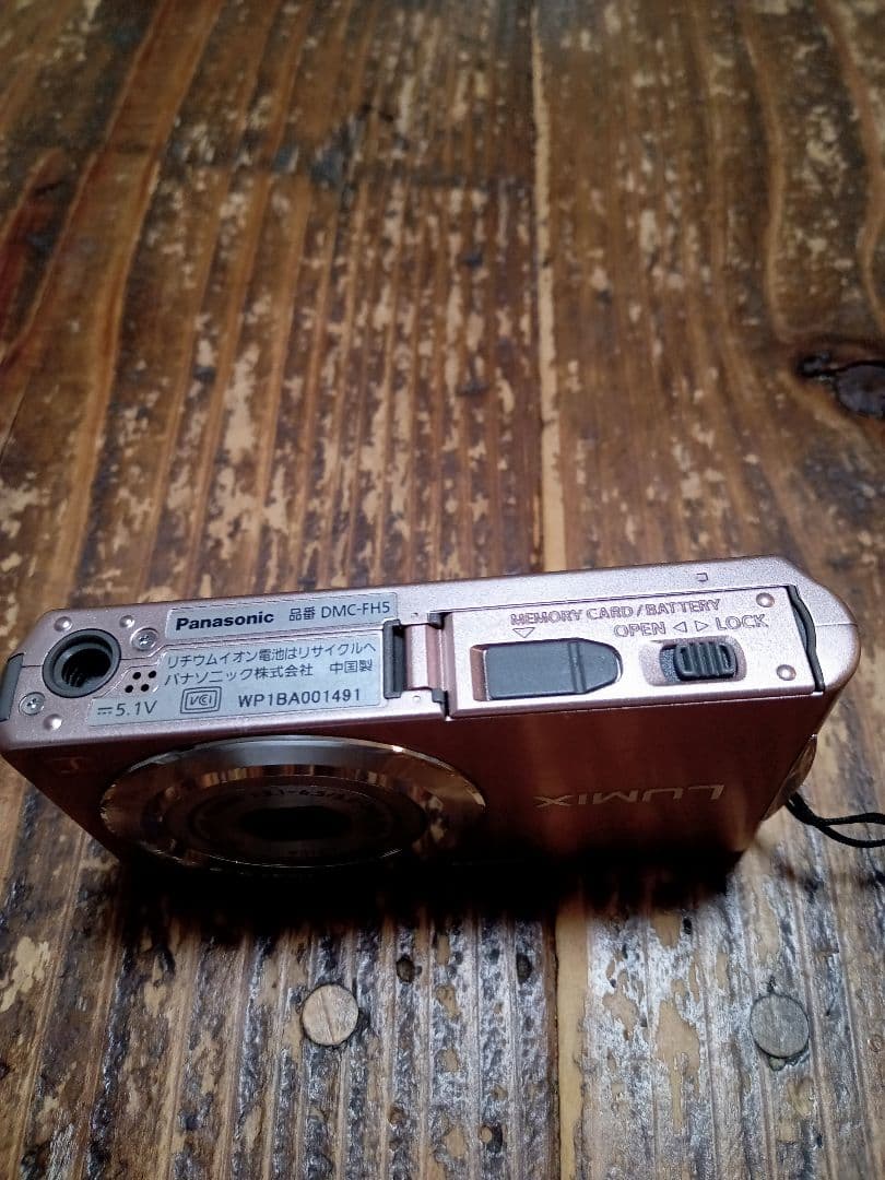 Panasonic DMC-FH5 ピンクデジタルカメラ、充電器、バッテリ―