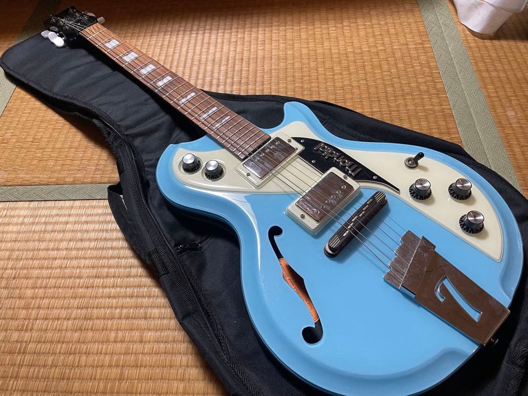 Italia Guitars Mondial ビザール風
