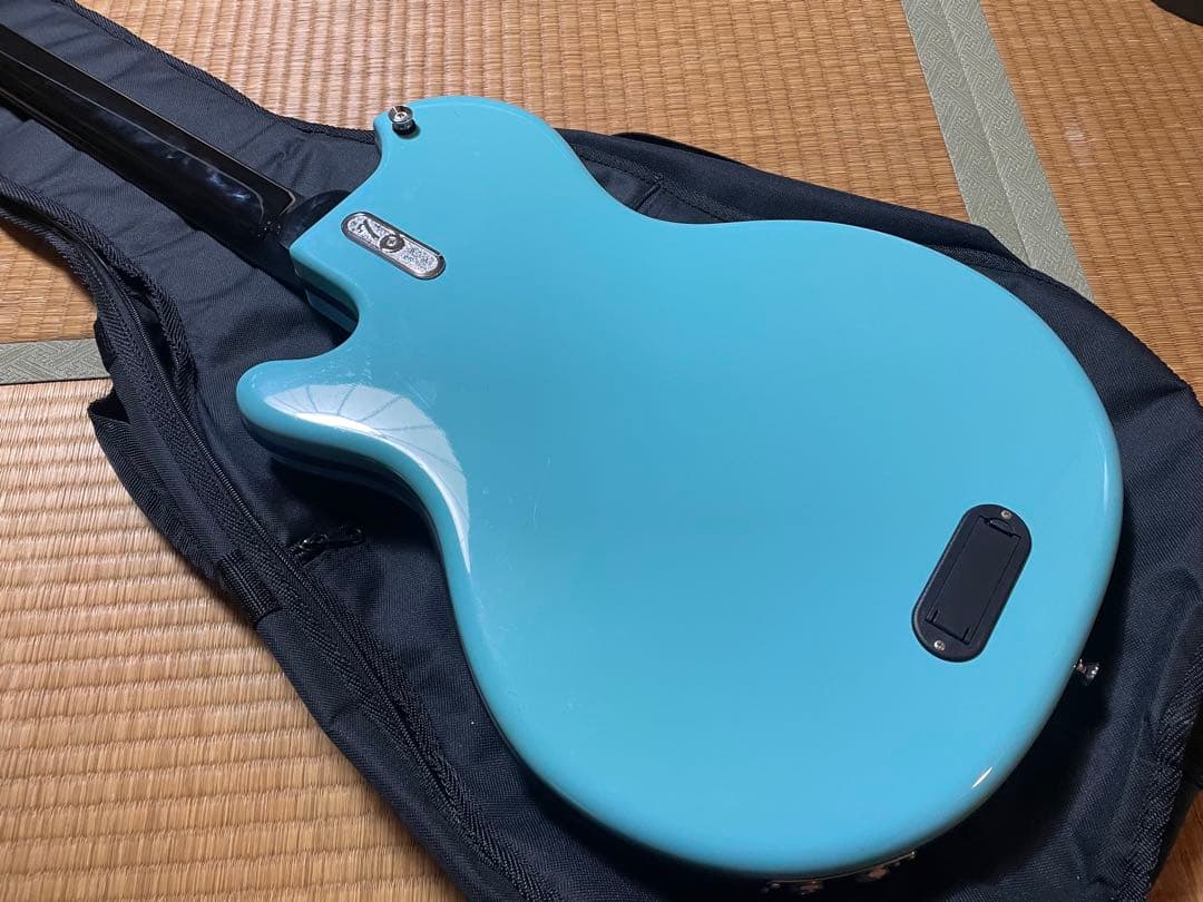 Italia Guitars Mondial ビザール風