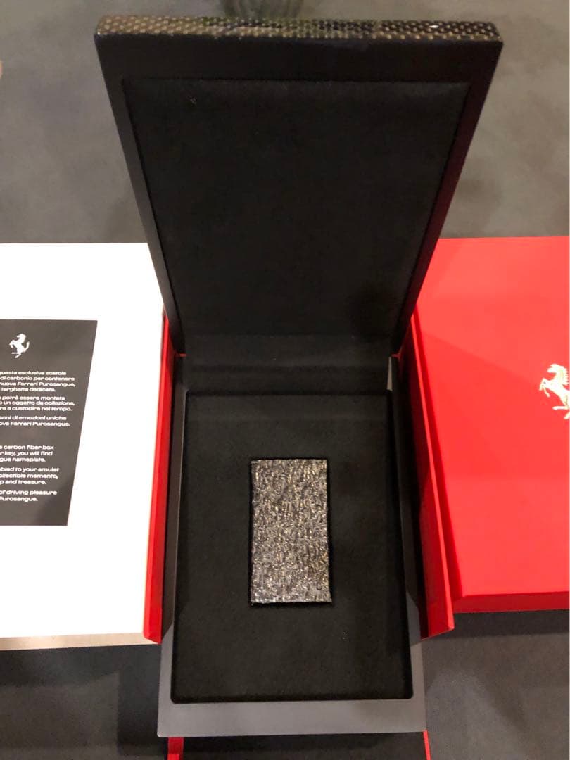 非売品新品 Ferrari プロサングエ　 カーボンファイバー キーケース