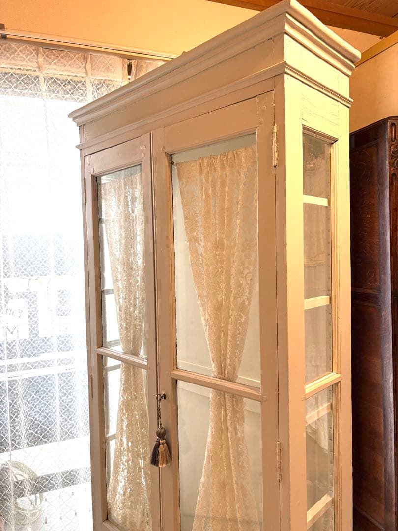 ♡フランスアンティーク　本棚　レース　ガラスキャビネット　ペディメント付　送料込